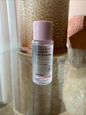 Hanskin real complexion Hyaluron Skin Essence